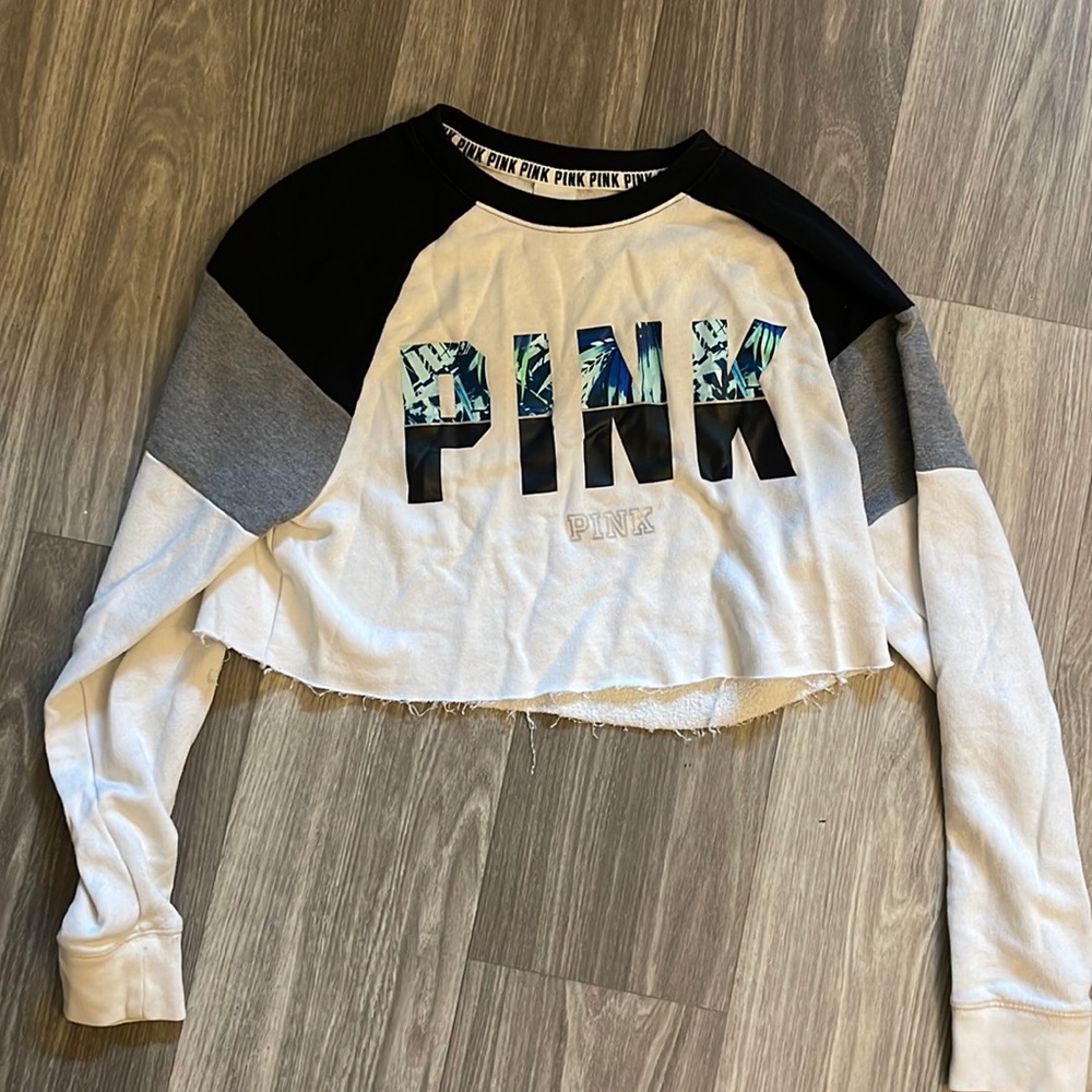 PINK cropped long sleeve shirt
